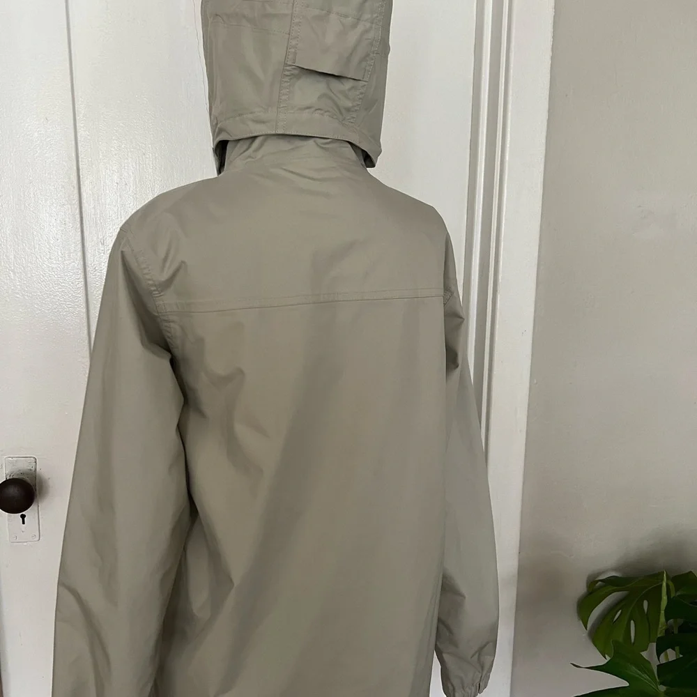 Mens Patagonia Thundercloud waterprooff jacket. Size XS.